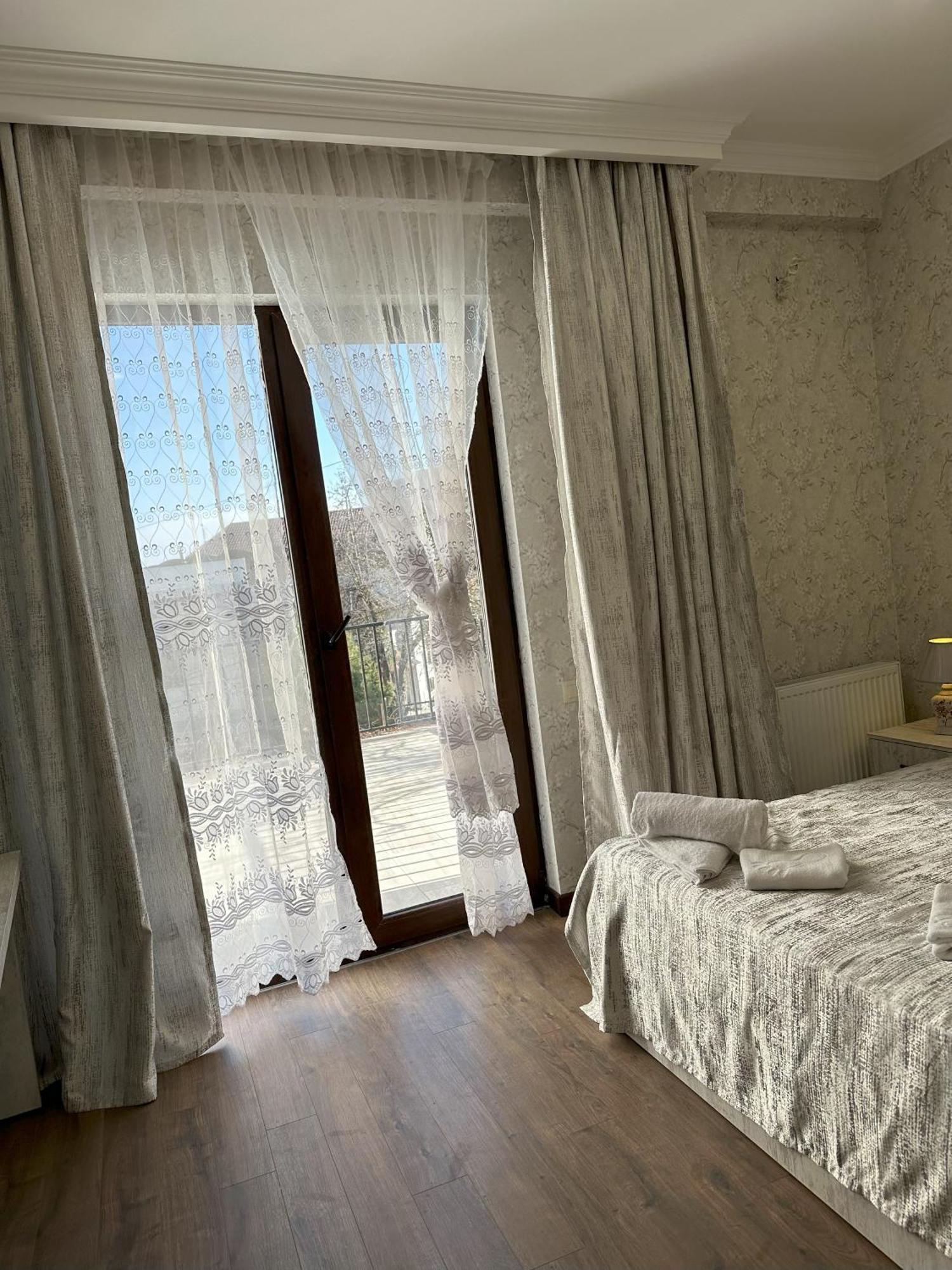 Three Palms Guest House Tbilisi Eksteriør bilde