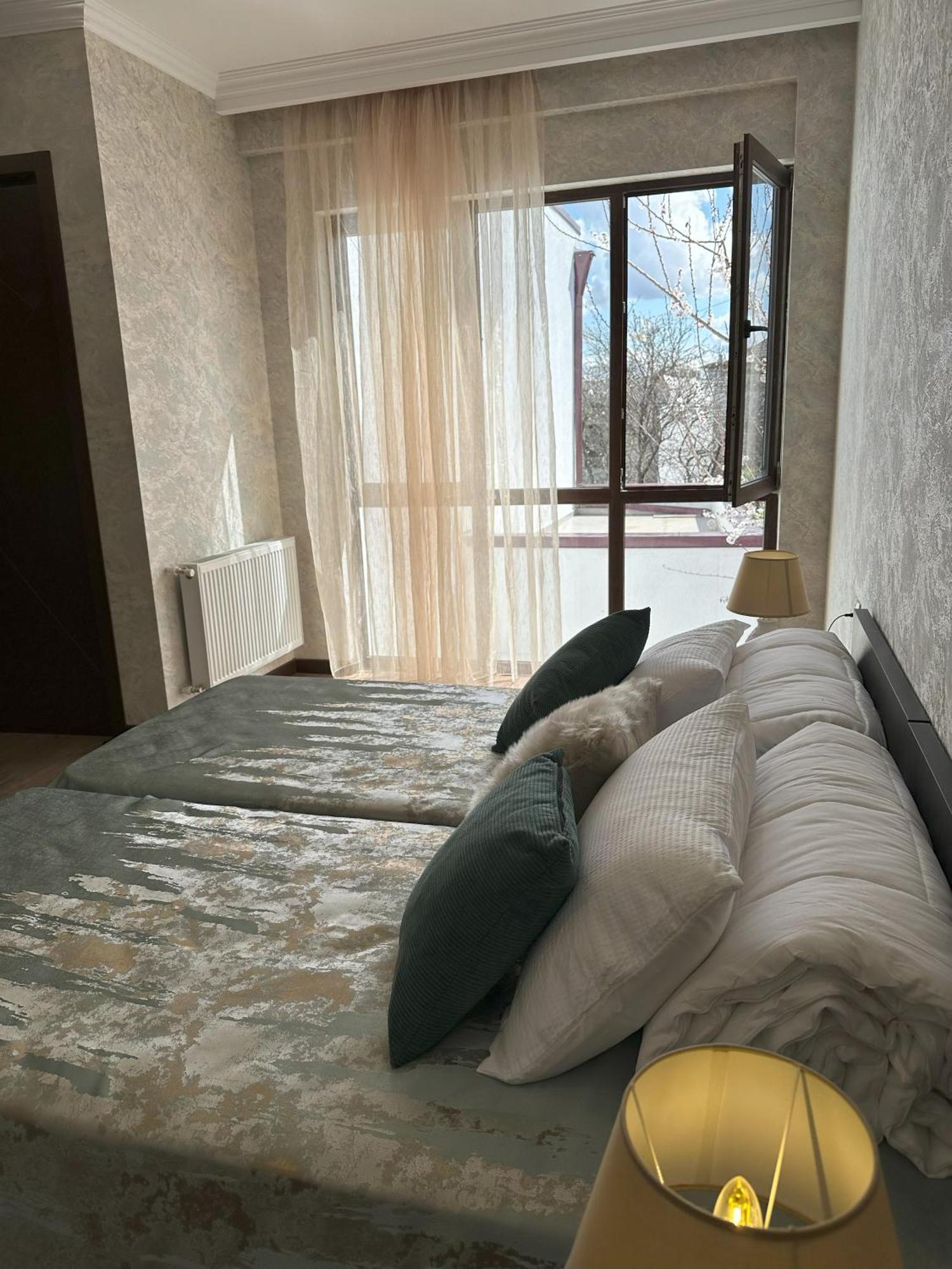 Three Palms Guest House Tbilisi Eksteriør bilde