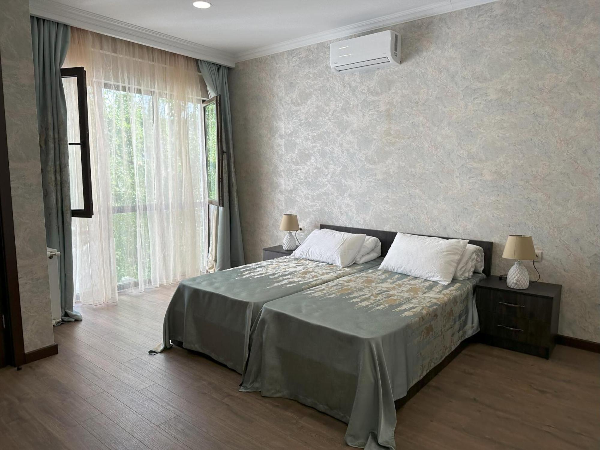 Three Palms Guest House Tbilisi Eksteriør bilde